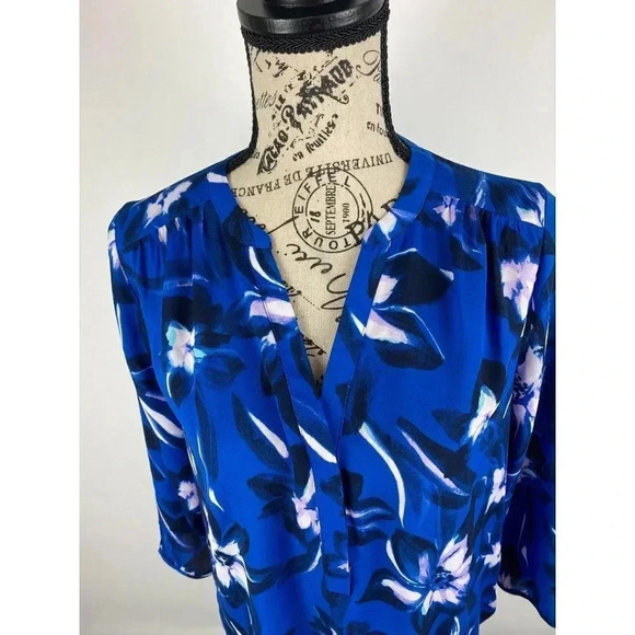 NYDJ v-neck floral buttoned Blouse - Picture 3 of 7